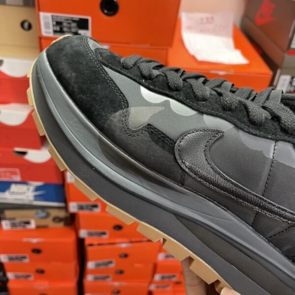 Nike Vaporwaffle Sacai Black Gum