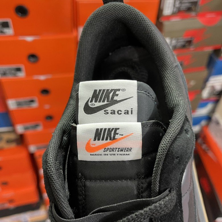 Nike Vaporwaffle Sacai Black Gum