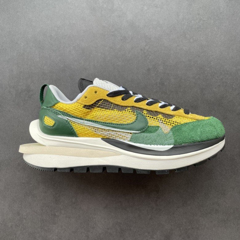 Nike Vaporwaffle sacai Tour Yellow Stadium Green