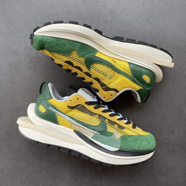 Nike Vaporwaffle sacai Tour Yellow Stadium Green