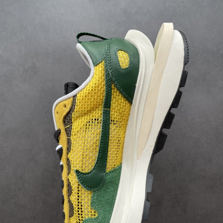 Nike Vaporwaffle sacai Tour Yellow Stadium Green