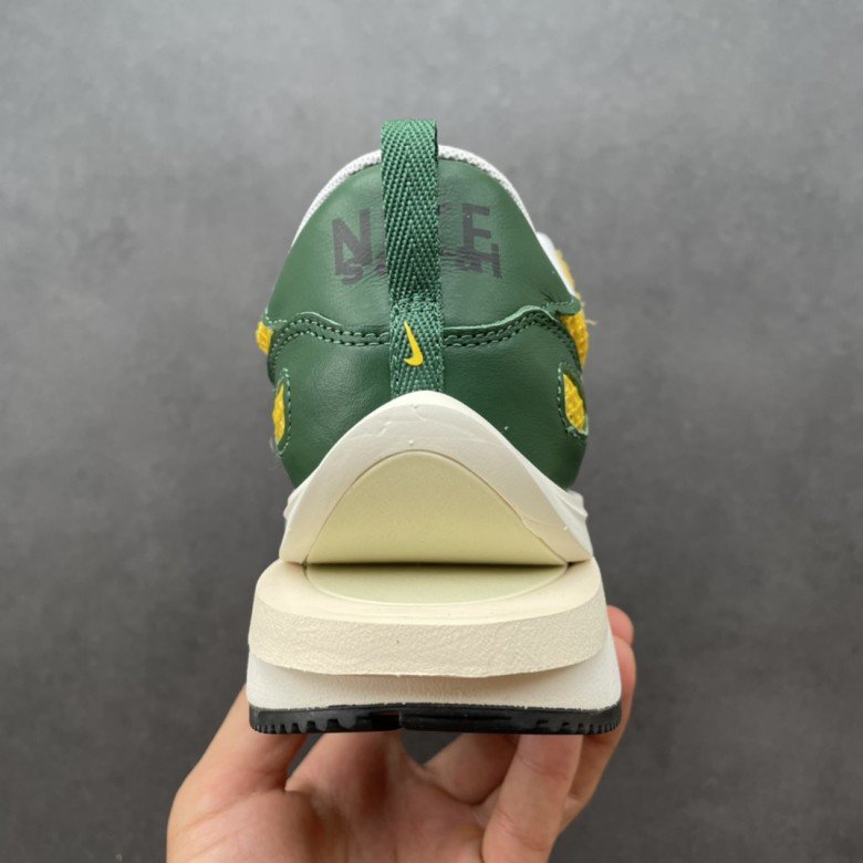 Nike Vaporwaffle sacai Tour Yellow Stadium Green