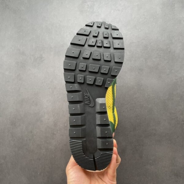 Nike Vaporwaffle sacai Tour Yellow Stadium Green