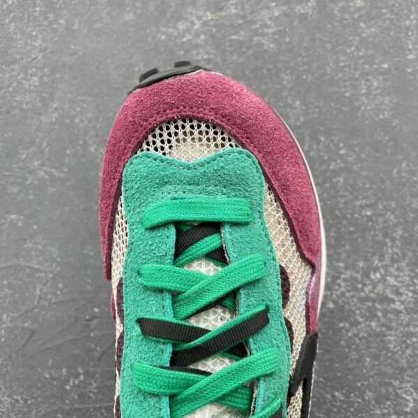 Nike Vaporwaffle sacai Villain Red Neptune Green