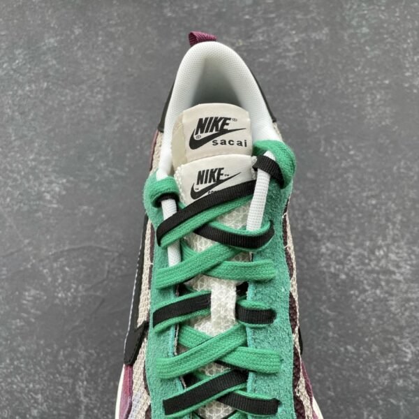 Nike Vaporwaffle sacai Villain Red Neptune Green