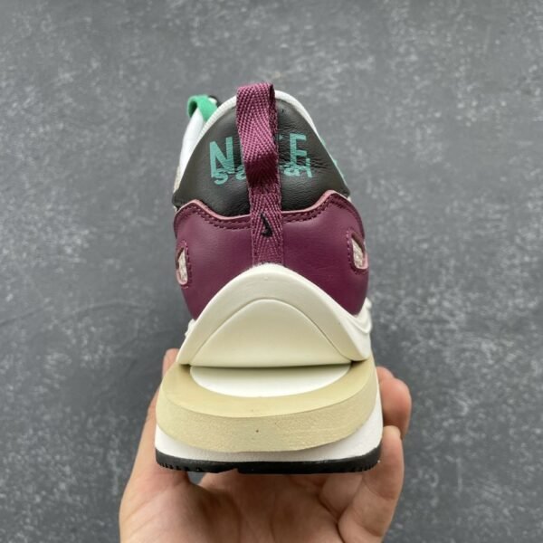 Nike Vaporwaffle sacai Villain Red Neptune Green