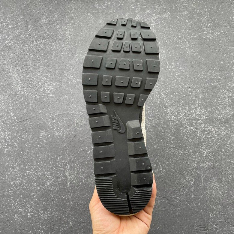 Nike Vaporwaffle sacai Villain Red Neptune Green