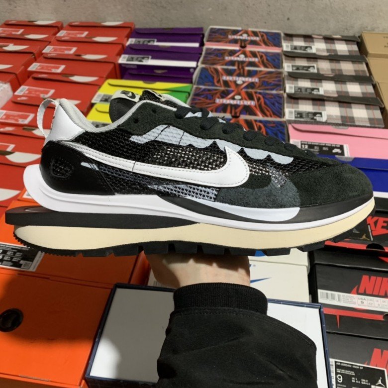 Sacai X Nike Vaporwaffle Black White