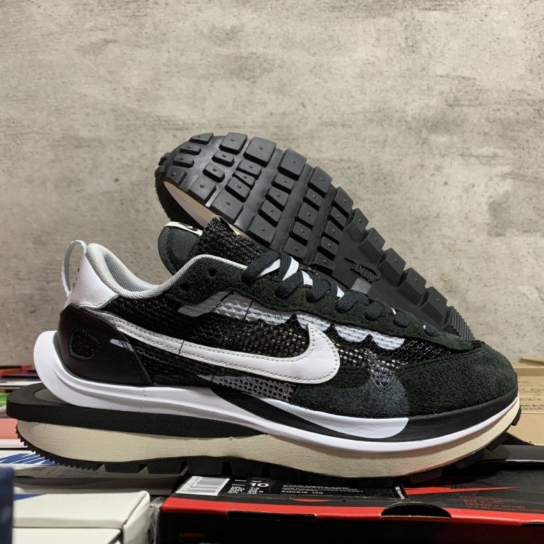 Sacai X Nike Vaporwaffle Black White