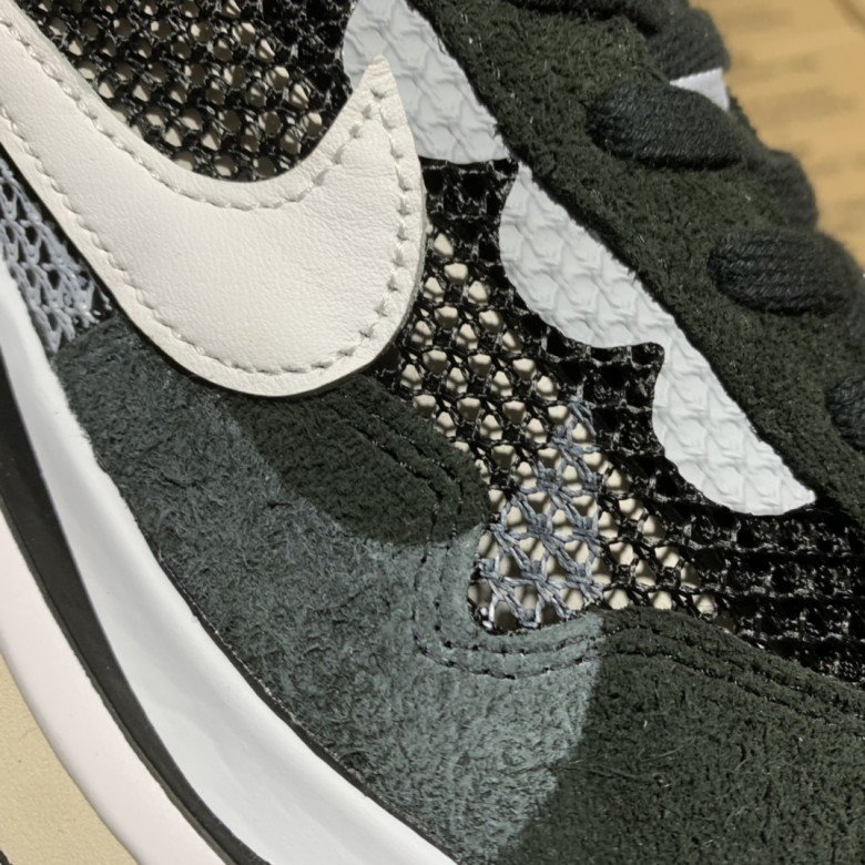 Sacai X Nike Vaporwaffle Black White