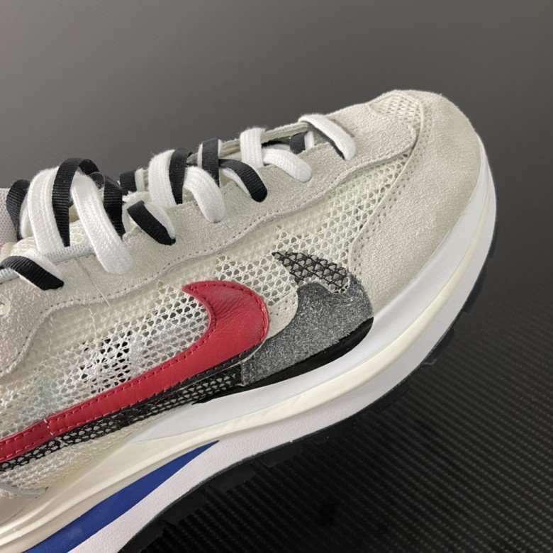 Sacai x Nike Vaporwaffle Sport Fuchsia Game Royal