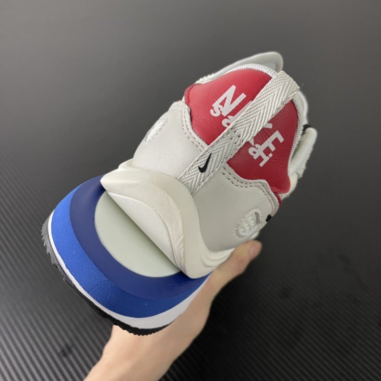 Sacai x Nike Vaporwaffle Sport Fuchsia Game Royal