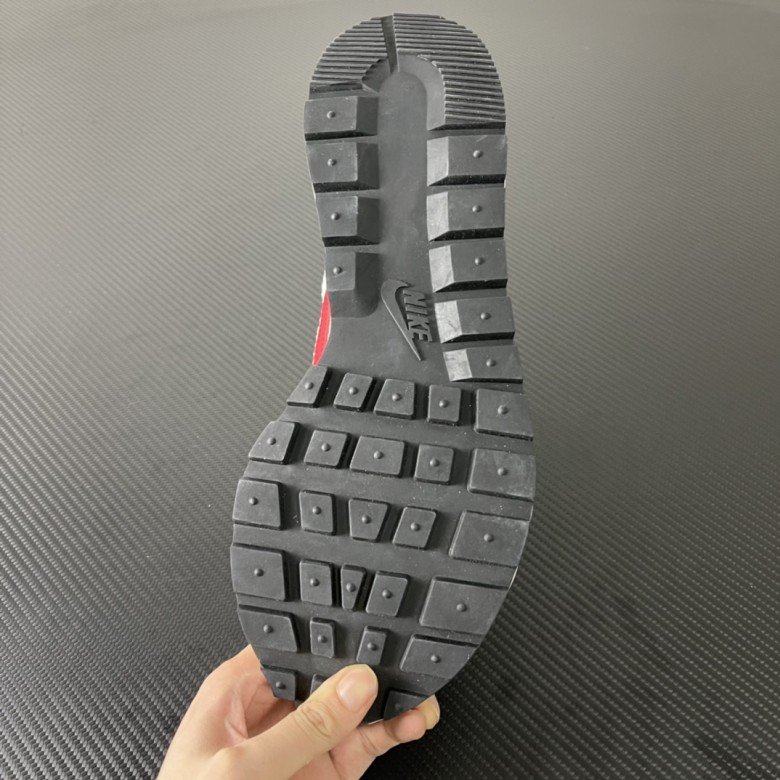 Sacai x Nike Vaporwaffle Sport Fuchsia Game Royal