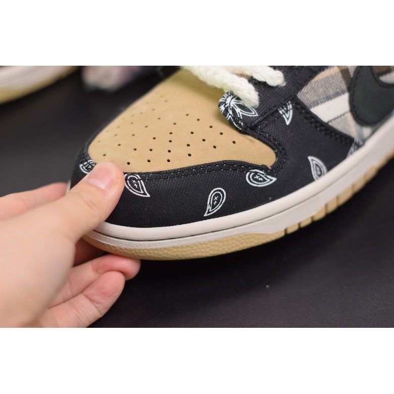 Travis Scott X Nike SB Dunk Low