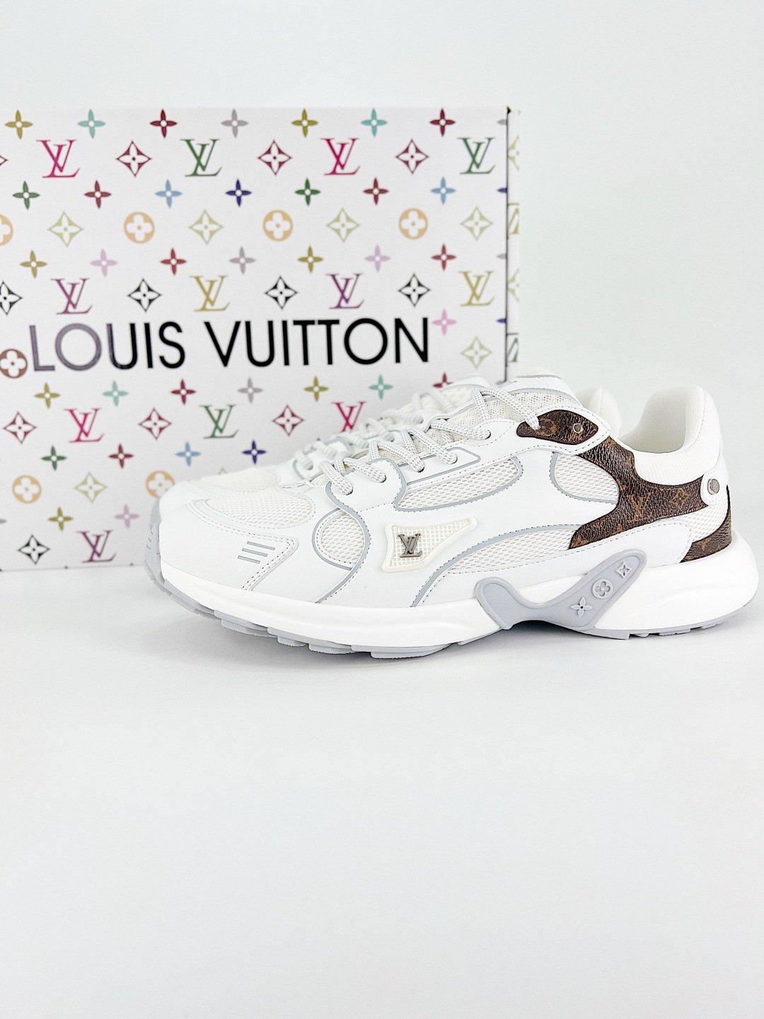 Louis Vuitton Olympia white