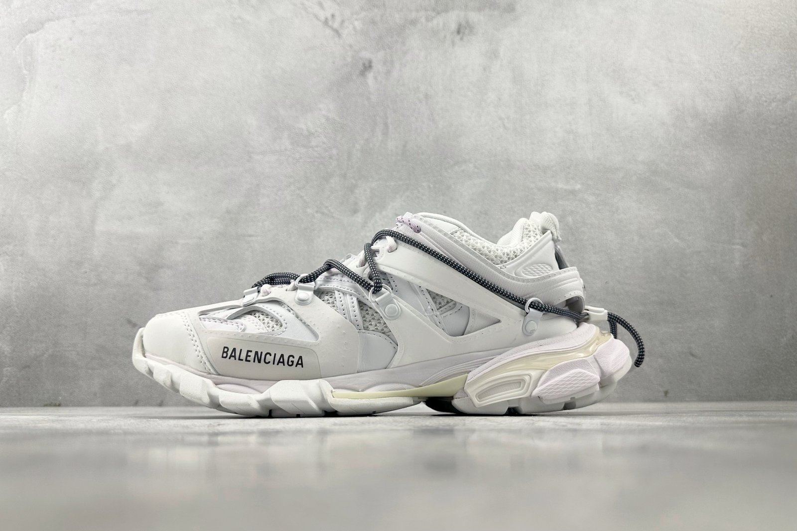 Balenciaga Tra Trail 800590WTRHK9050