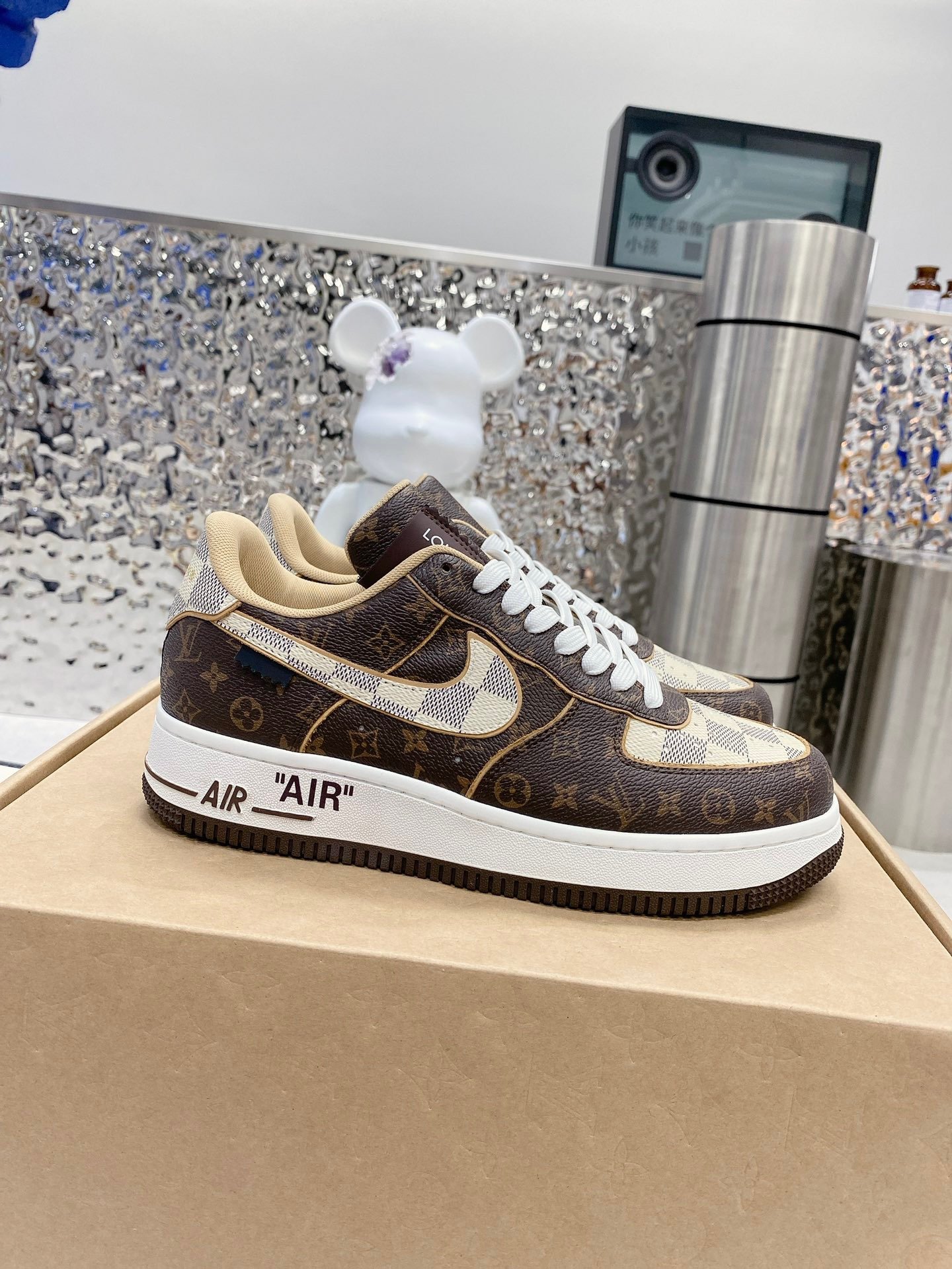 Louis Vuitton x OFF-WHITE x NIKE Air Force 1 Low