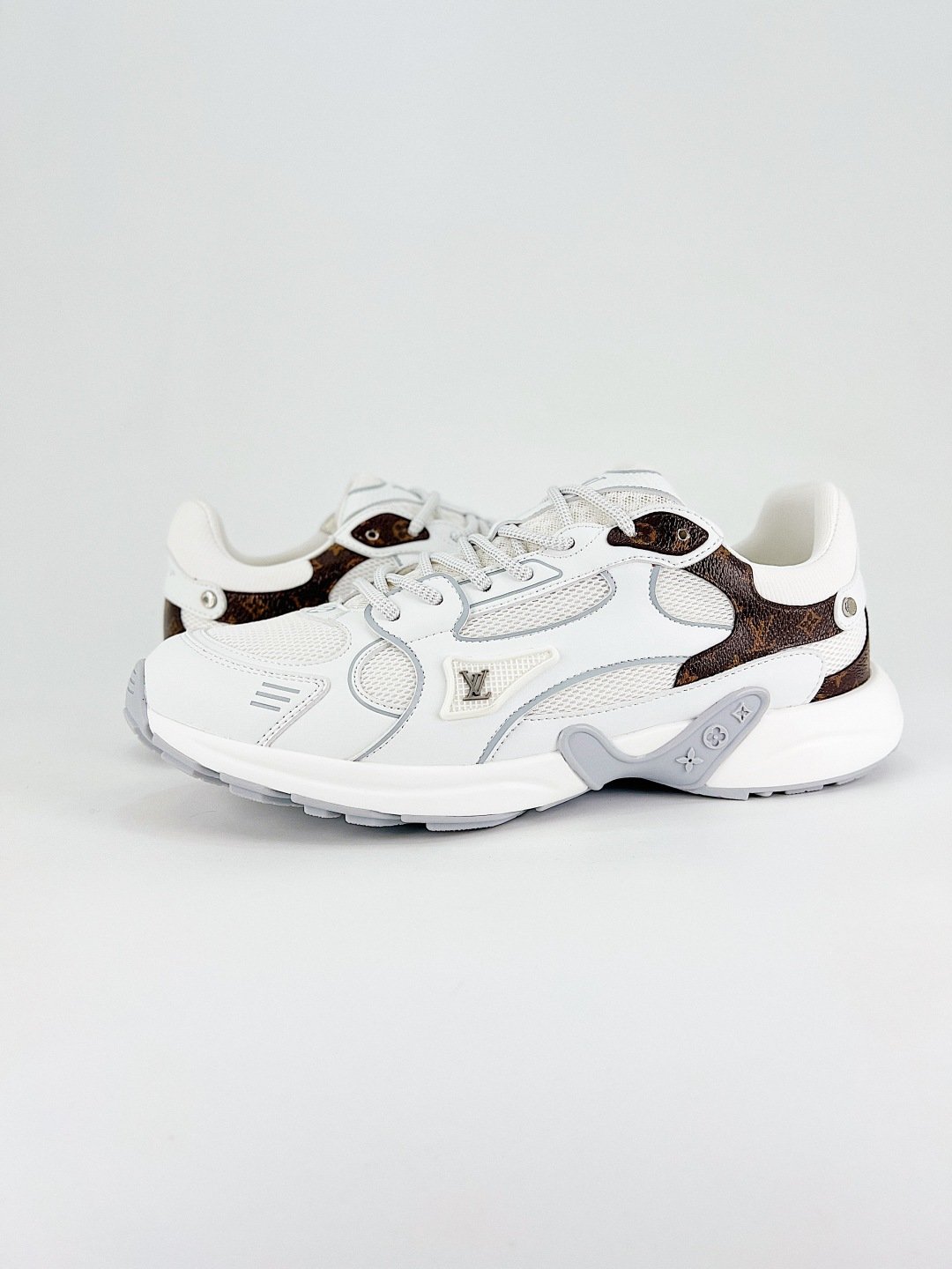 Louis Vuitton Olympia white