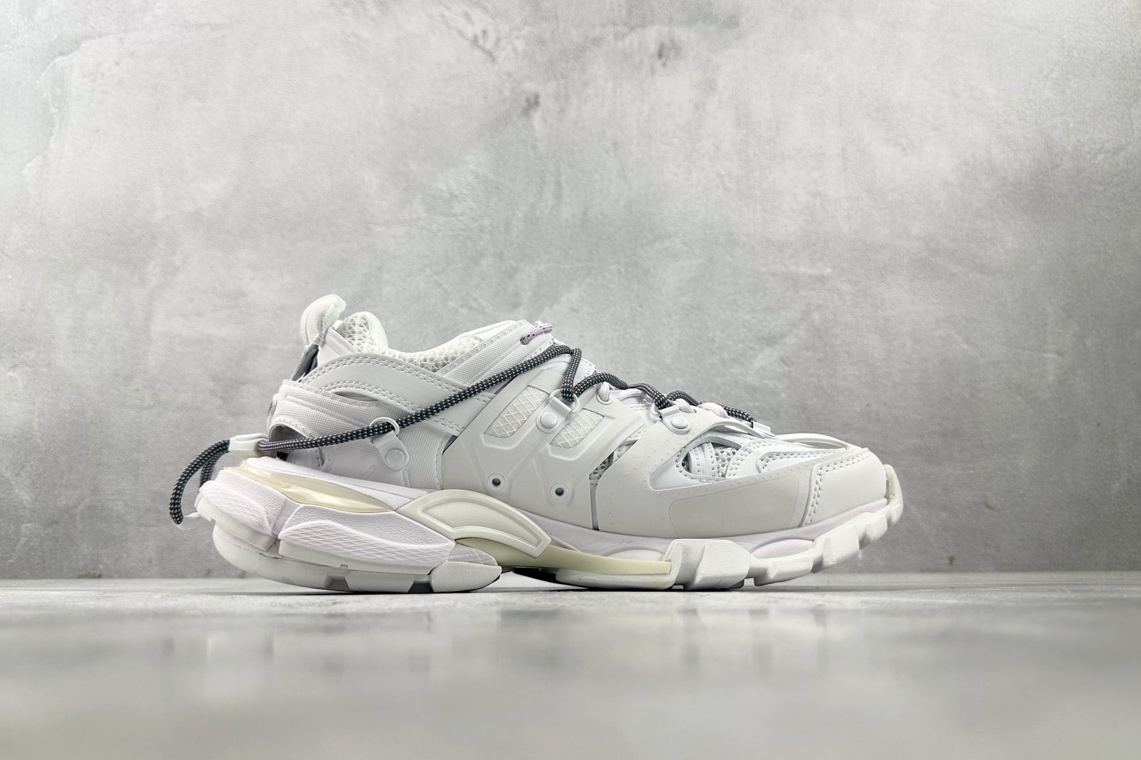 Balenciaga Tra Trail 800590WTRHK9050