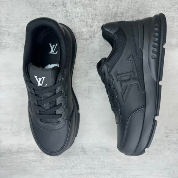 LOUIS VUITTON CALSSIC SNEAKER black