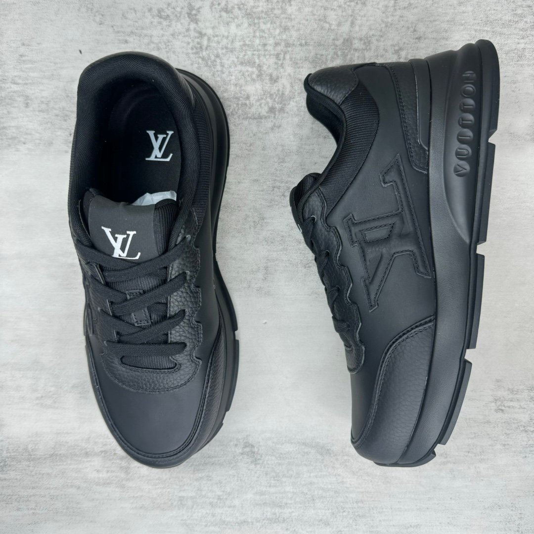 LOUIS VUITTON CALSSIC SNEAKER black