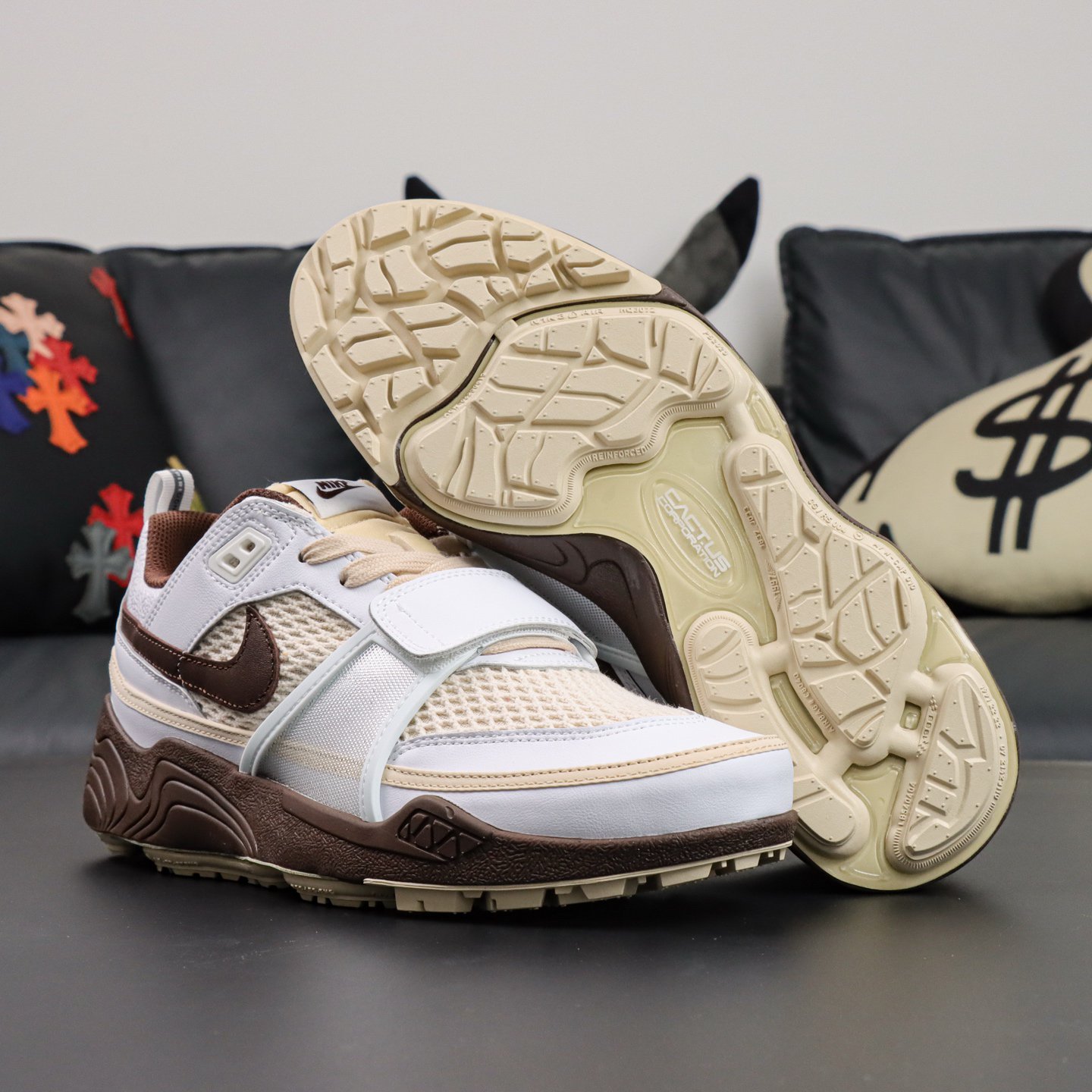 Travis Scott x Nike ZOOM Field JAXX White/Light Chocolate