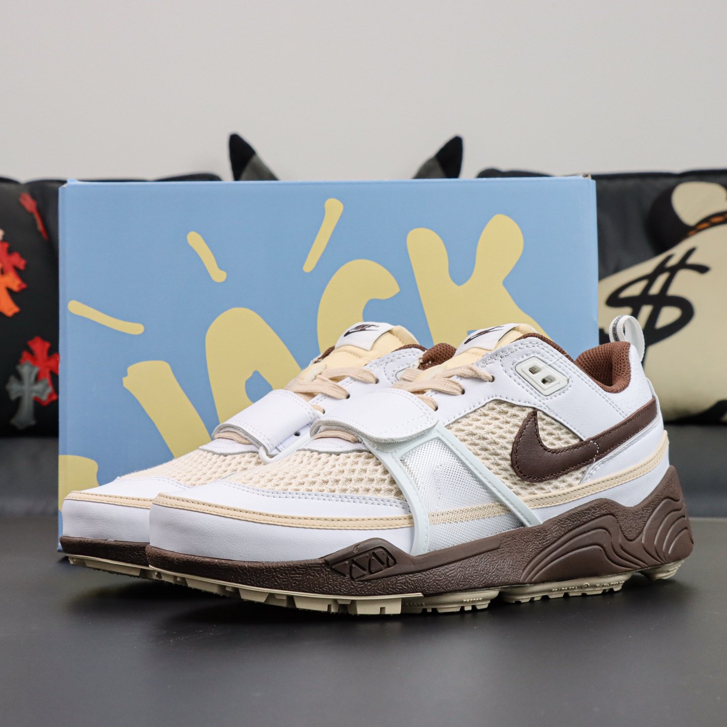 Travis Scott x Nike ZOOM Field JAXX White/Light Chocolate