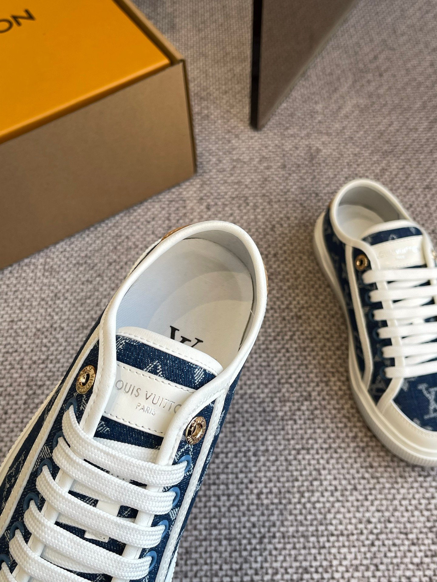 Louis Vuitton LAGOON Low Sneaker christian lady blue