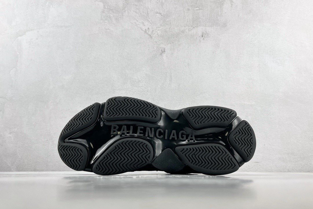 Balenciaga Triple S ear Solo Sneaker 541624 w2fb1 1000