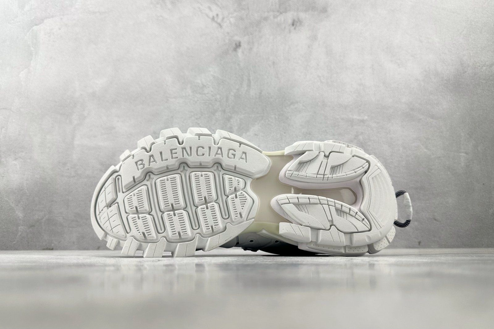 Balenciaga Tra Trail 800590WTRHK9050