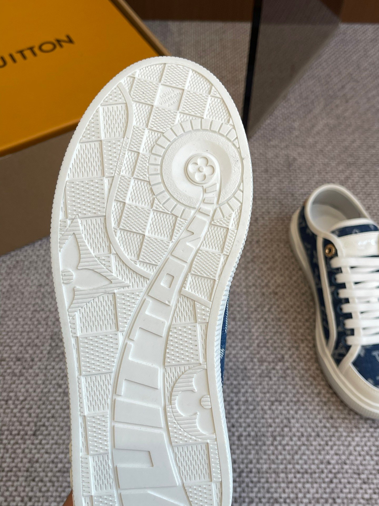 Louis Vuitton LAGOON Low Sneaker christian lady blue