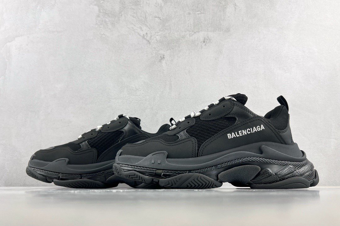 Balenciaga Triple S ear Solo Sneaker 541624 w2fb1 1000
