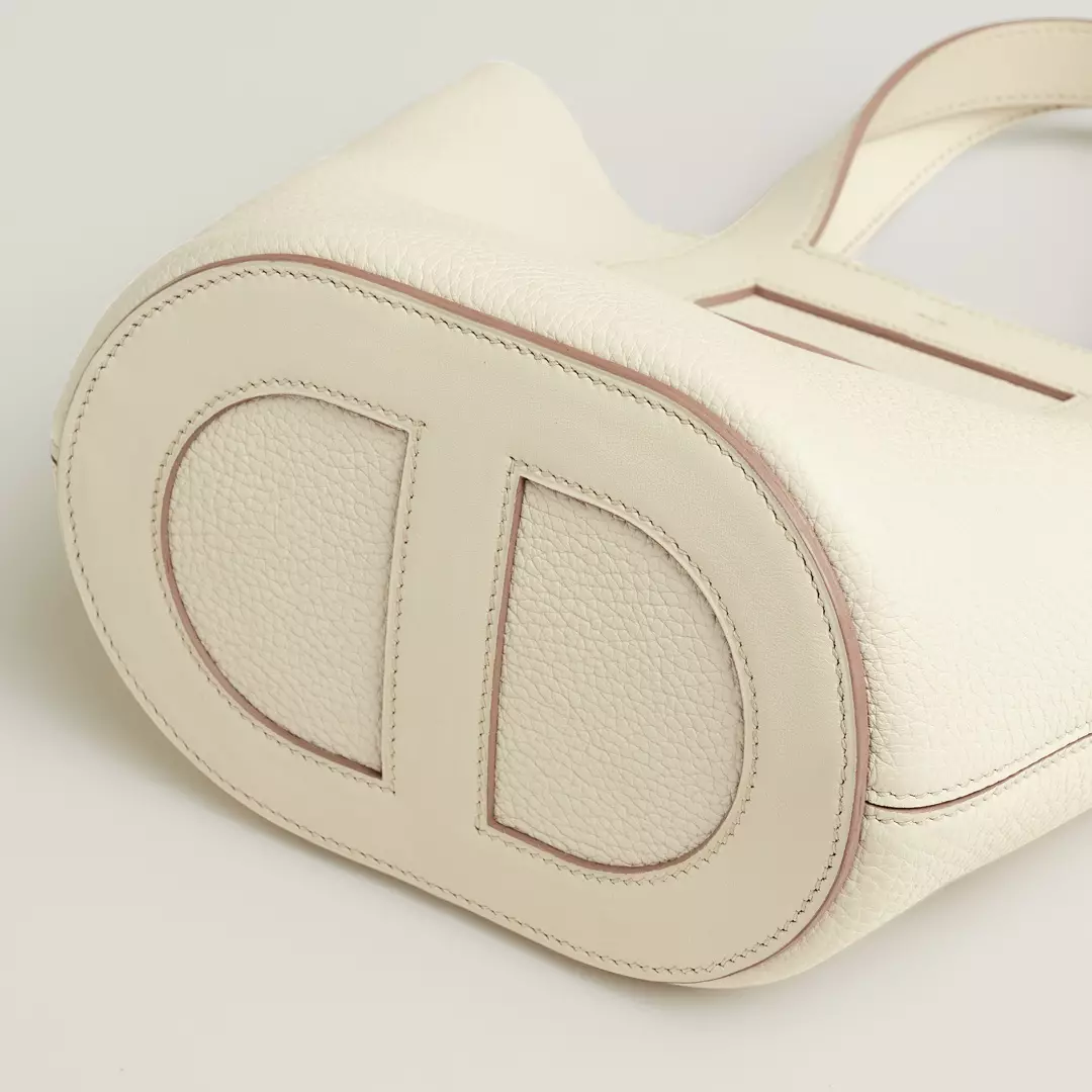 Hermès In-the-Loop 18 Cassis