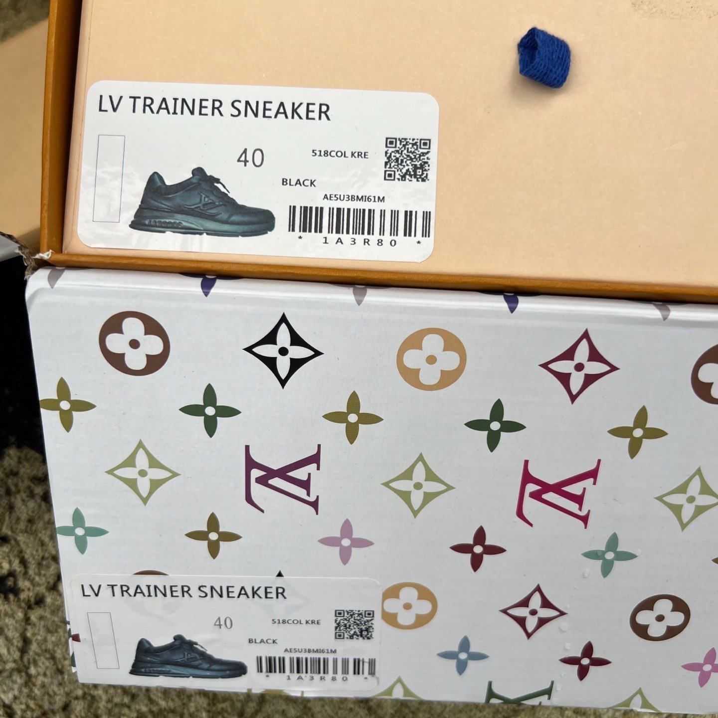 LOUIS VUITTON CALSSIC SNEAKER black