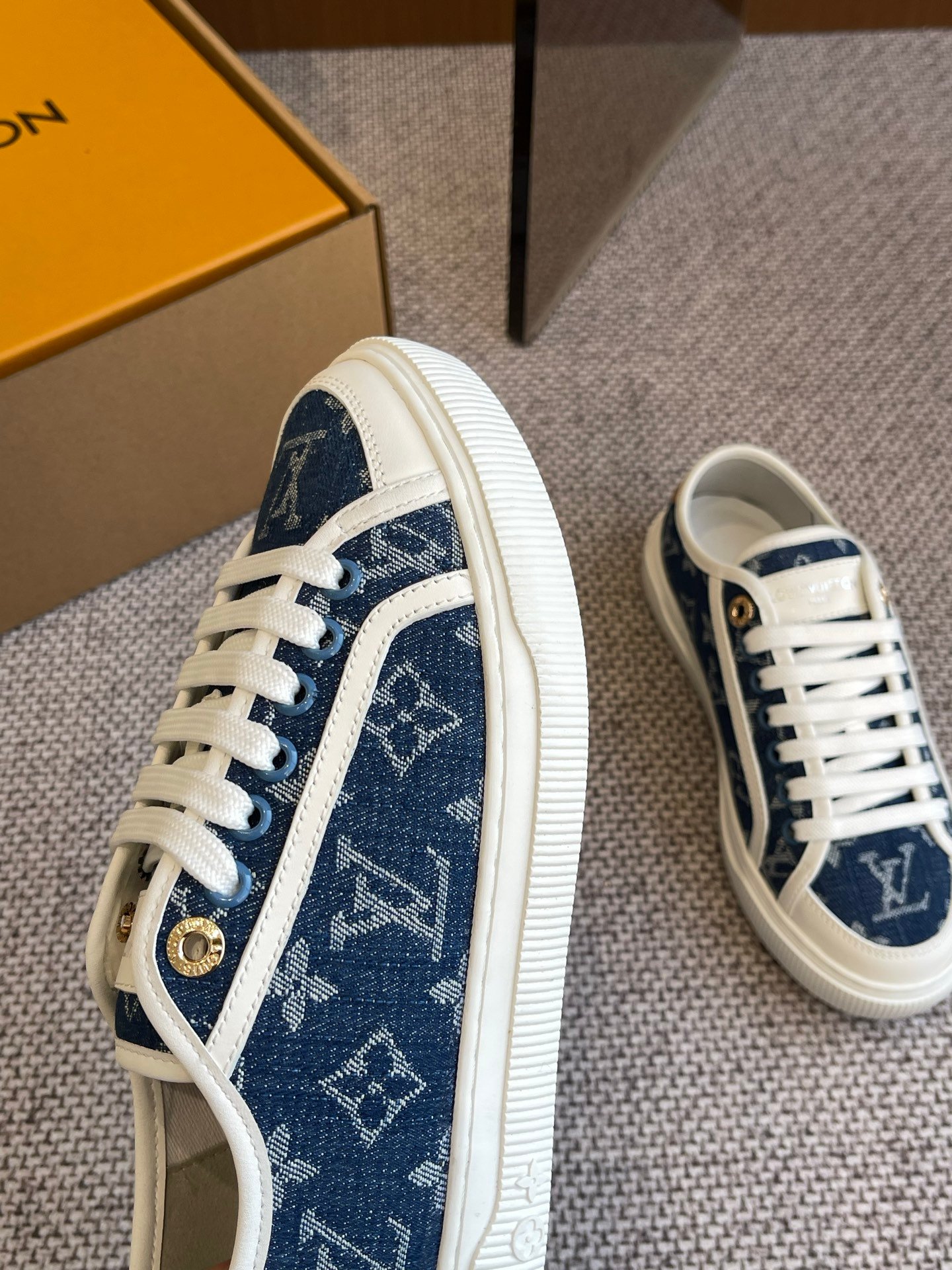 Louis Vuitton LAGOON Low Sneaker christian lady blue