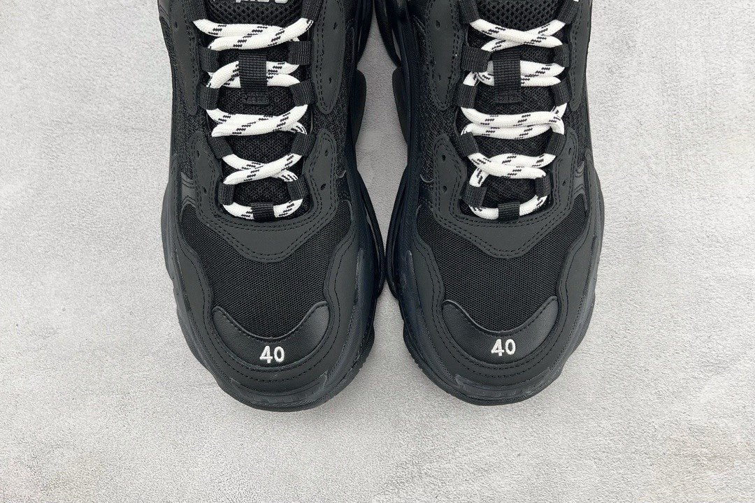 Balenciaga Triple S ear Solo Sneaker 541624 w2fb1 1000