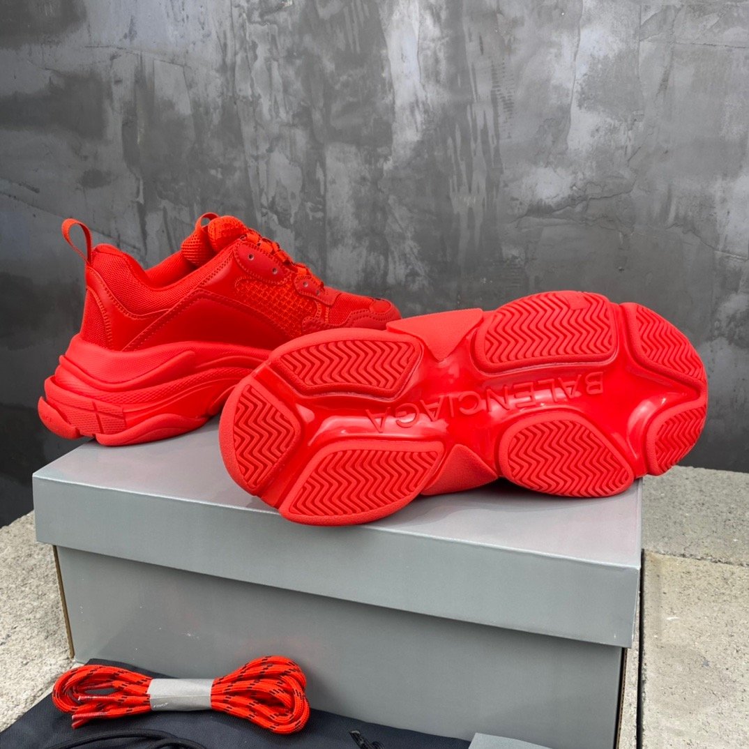 Balenciaga Triple S ear Solo Sneaker