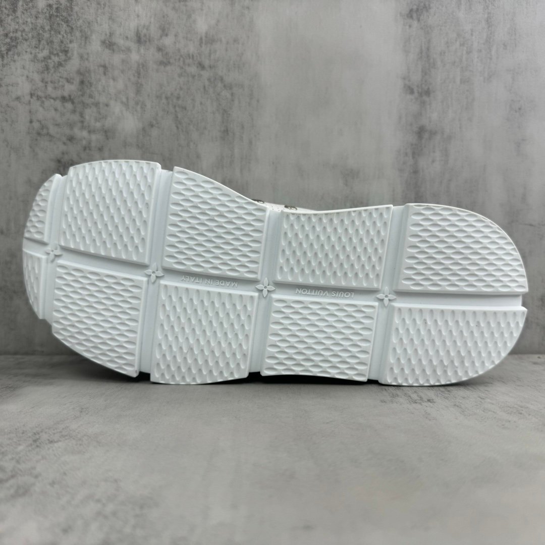 LOUIS VUITTON CALSSIC SNEAKER green