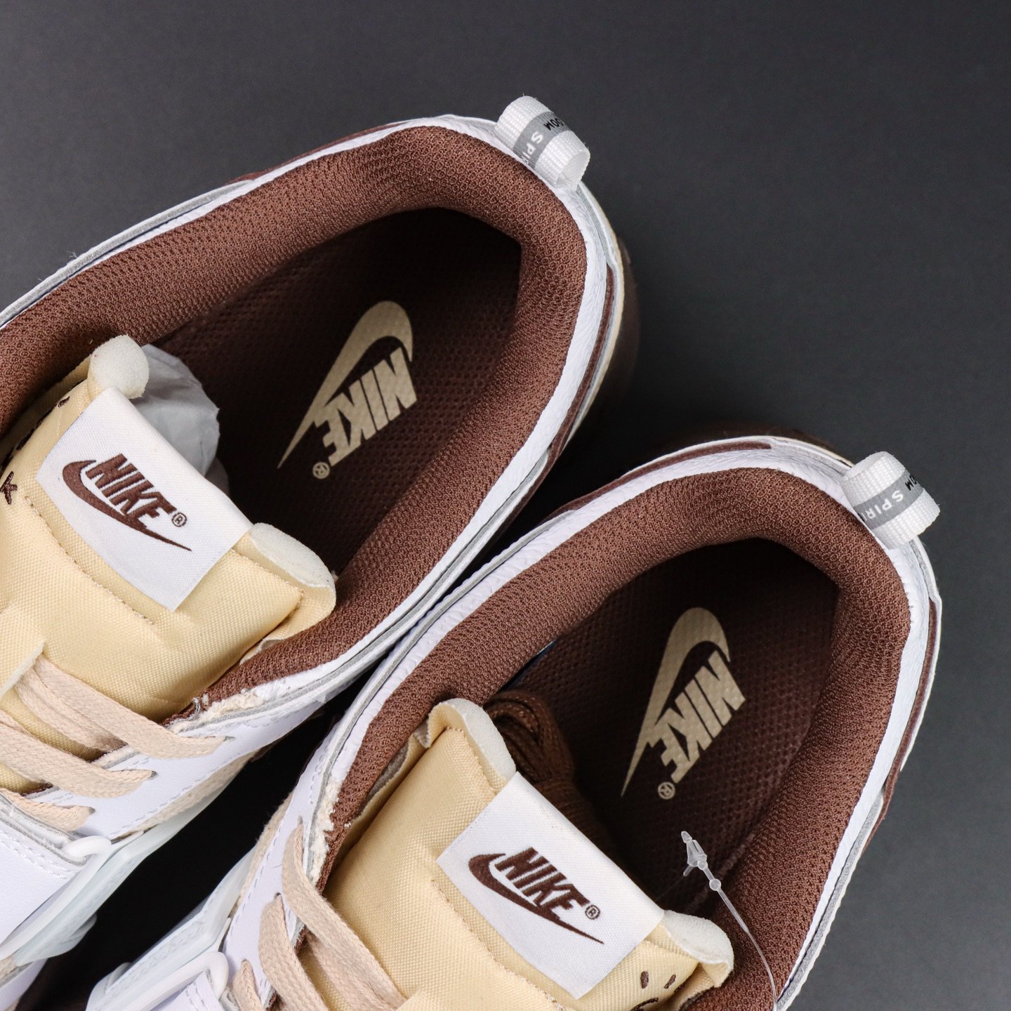 Travis Scott x Nike ZOOM Field JAXX White/Light Chocolate