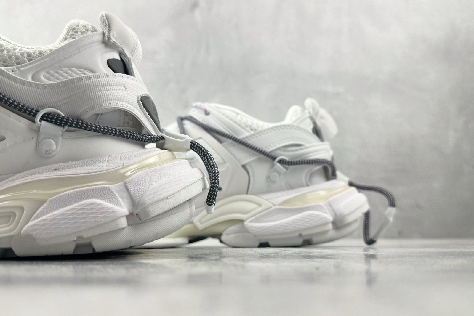 Balenciaga Tra Trail 800590WTRHK9050