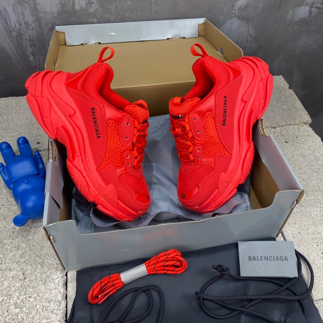 Balenciaga Triple S ear Solo Sneaker