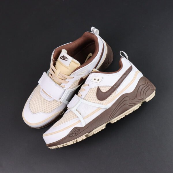 Travis Scott x Nike ZOOM Field JAXX White/Light Chocolate