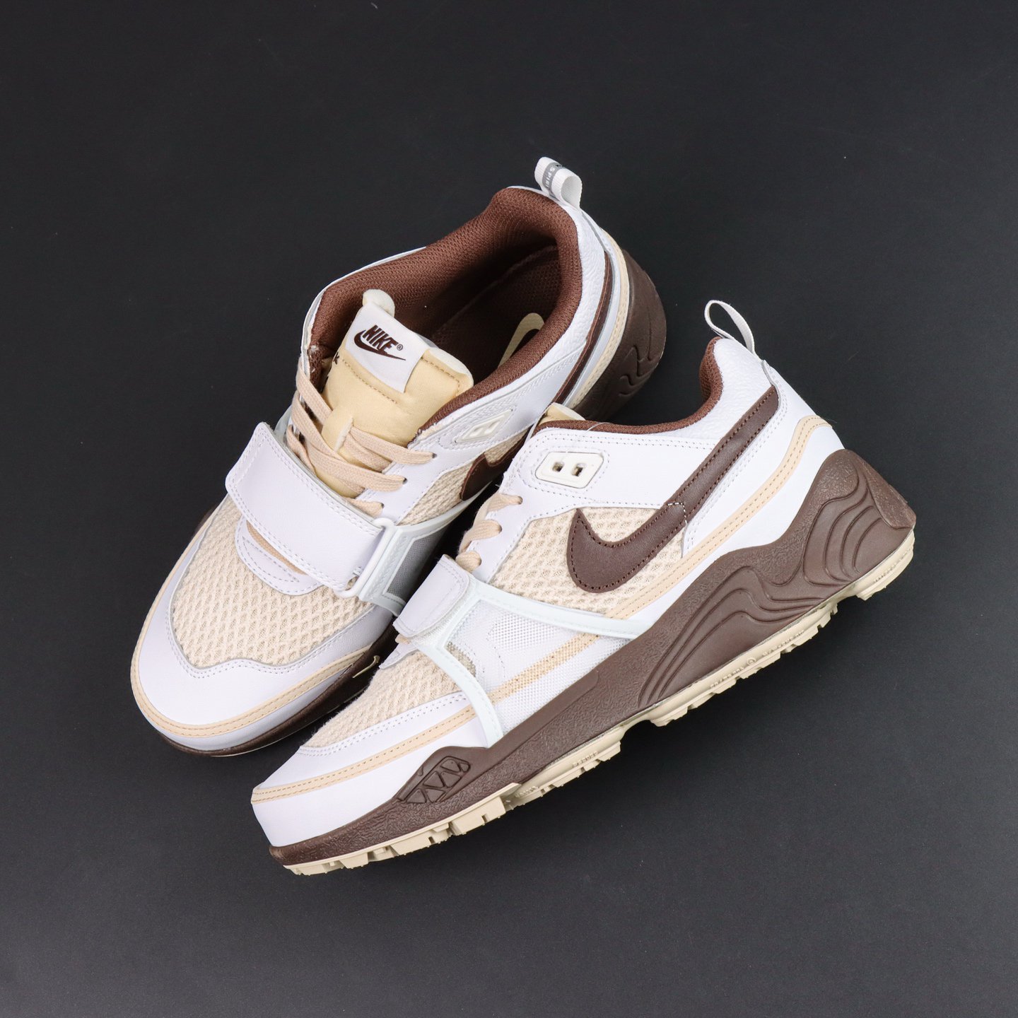 Travis Scott x Nike ZOOM Field JAXX White/Light Chocolate
