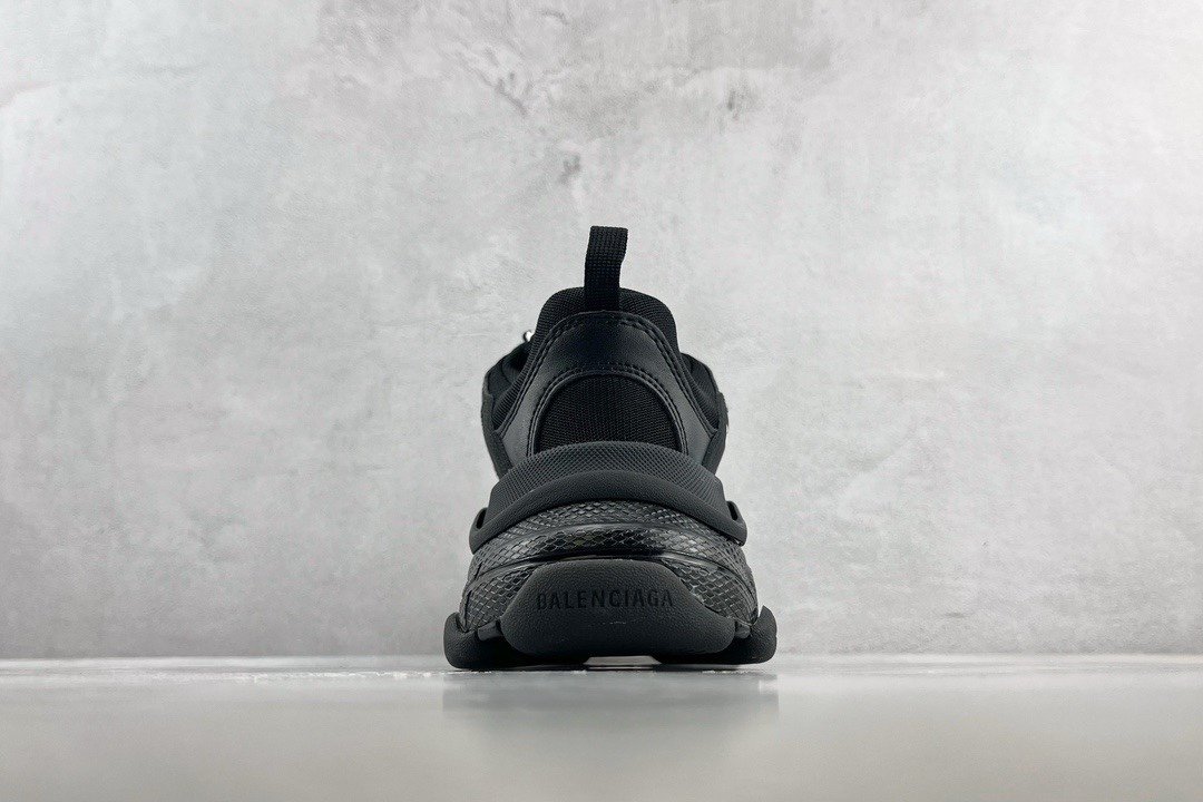 Balenciaga Triple S ear Solo Sneaker 541624 w2fb1 1000